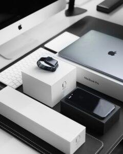 苹果即将开启史上最大规模新品发布潮：iPhone 17、SE 4 与 M4/M5 Mac 三阶段全景路线图